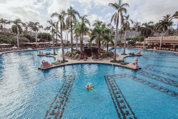 Découvrez les Joies du camping à Pont-Aven avec piscine : Votre oasis de détente en plein air